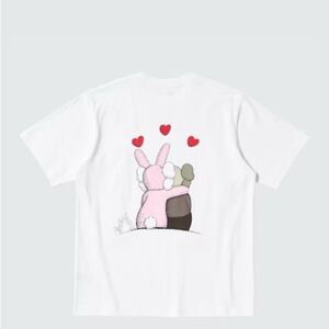 Brand new uniqlo x kaws collaboration valentines t shirt
Size xs